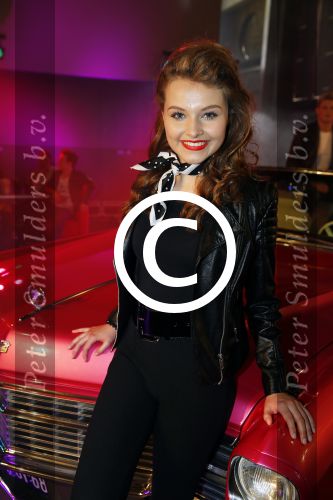 Amsterdam 8 mei 2015  
Albert Verlinde presenteert de cast van Grease met oaTim Douwsma , Vajen van den Bosch Rene v Kooten Tommie Christiaan en Mylene d\'Anjou.
De presentatie is bij de westergasfabriek.