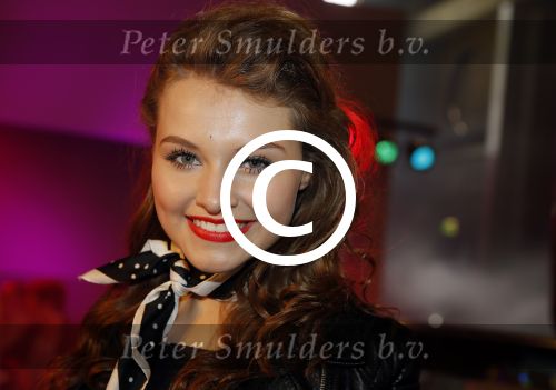 Amsterdam 8 mei 2015  
Albert Verlinde presenteert de cast van Grease met oaTim Douwsma , Vajen van den Bosch Rene v Kooten Tommie Christiaan en Mylene d\'Anjou.
De presentatie is bij de westergasfabriek.