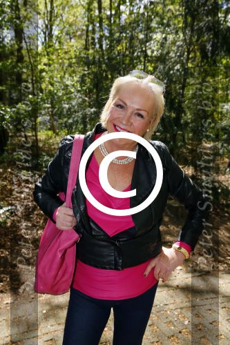 Hilversum 1 mei 2015
Boek presentatie van LUV. Marga Scheide en Jose Hoebee zijn aanwezig in de wisseloord studio\'s.
Peter Boonstra is de maker van het boek.