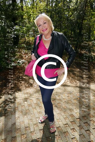Hilversum 1 mei 2015
Boek presentatie van LUV. Marga Scheide en Jose Hoebee zijn aanwezig in de wisseloord studio\'s.
Peter Boonstra is de maker van het boek.