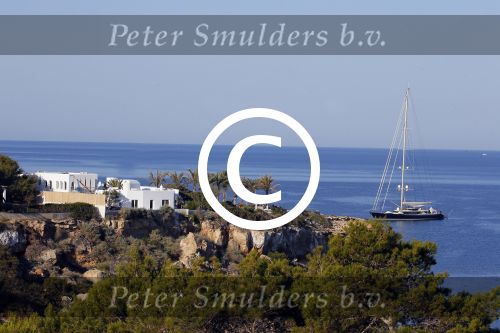 Ibiza 7 juni 2015
De laatste loodjes bij de verbouwing van het huis/villa van Yolanthe Sneijder Cabau en Wesley Sneijder op ibiza