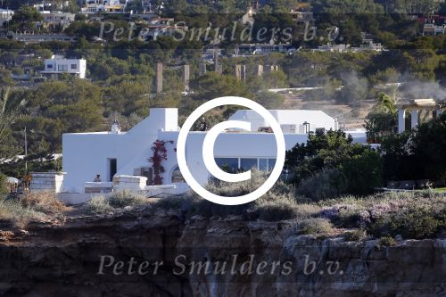 Ibiza 7 juni 2015
De laatste loodjes bij de verbouwing van het huis/villa van Yolanthe Sneijder Cabau en Wesley Sneijder op ibiza