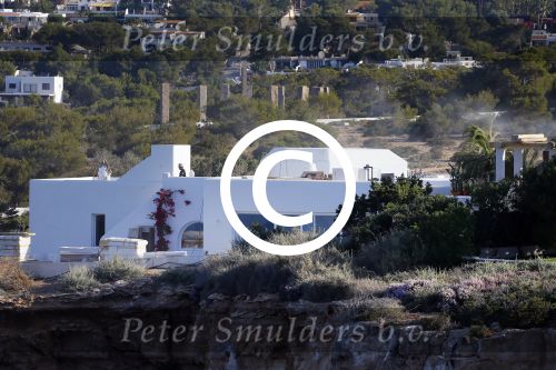 Ibiza 7 juni 2015
De laatste loodjes bij de verbouwing van het huis/villa van Yolanthe Sneijder Cabau en Wesley Sneijder op ibiza