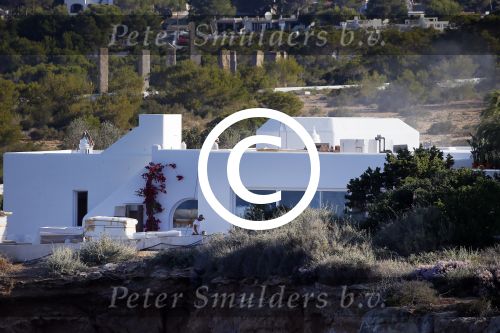 Ibiza 7 juni 2015
De laatste loodjes bij de verbouwing van het huis/villa van Yolanthe Sneijder Cabau en Wesley Sneijder op ibiza