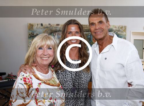 Amsterdam 8 juni 2015
Boekpresentatie Boek Danielle Oonk van t Schip in Yogacentrum Amsterdam. Danielle met vader Joop Oonk en moeder Willeke Alberti