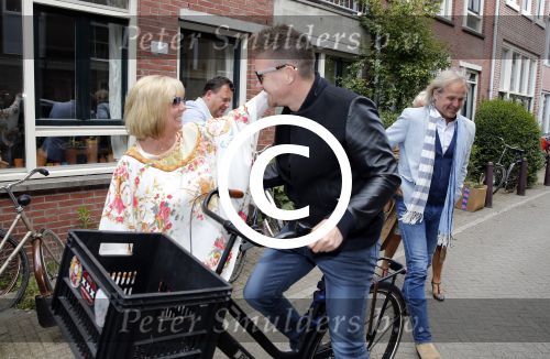 Amsterdam 8 juni 2015
Boekpresentatie Boek Danielle Oonk van t Schip in Yogacentrum Amsterdam. Willeke Alberti met zoon Johnny de Mol