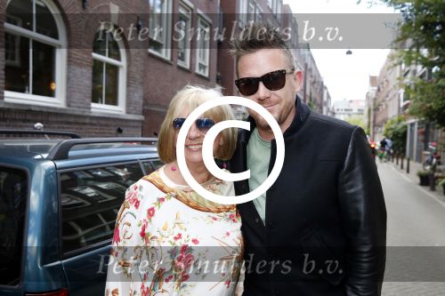 Amsterdam 8 juni 2015
Boekpresentatie Boek Danielle Oonk van t Schip in Yogacentrum Amsterdam. Willeke Alberti met zoon Johnny de Mol