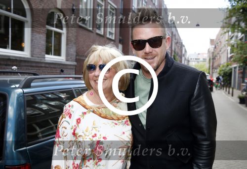Amsterdam 8 juni 2015
Boekpresentatie Boek Danielle Oonk van t Schip in Yogacentrum Amsterdam. Willeke Alberti met zoon Johnny de Mol