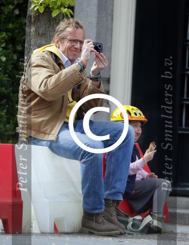 Amsterdam 25 mei 2015
Willem Lust met zijn dochtertje in Amsterdam zuid.