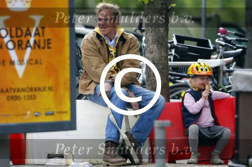 Amsterdam 25 mei 2015
Willem Lust met zijn dochtertje in Amsterdam zuid.