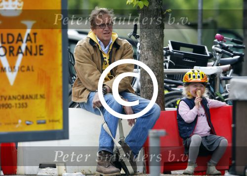 Amsterdam 25 mei 2015
Willem Lust met zijn dochtertje in Amsterdam zuid.