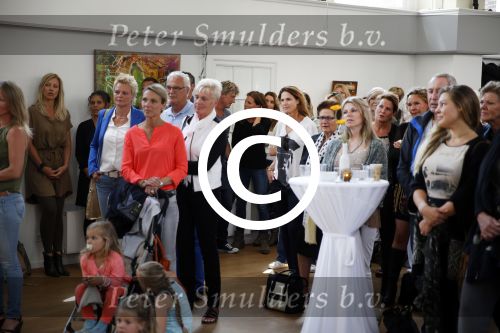 Amsterdam 8 juni 2015
Boekpresentatie Boek Danielle Oonk van t Schip in Yogacentrum Amsterdam. Wim Kieft met vriendin