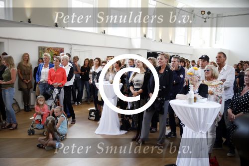 Amsterdam 8 juni 2015
Boekpresentatie Boek Danielle Oonk van t Schip in Yogacentrum Amsterdam. Wim Kieft met vriendin