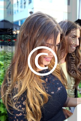 Amsterdam, 4 Juni 2015
Uitreiking boek Xelly Cabau v Kasbergen door haar huus Yolanthe Sneijder Cabau.