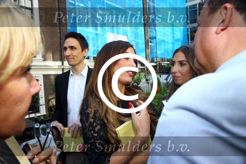 Amsterdam, 4 Juni 2015
Uitreiking boek Xelly Cabau v Kasbergen door haar huus Yolanthe Sneijder Cabau.