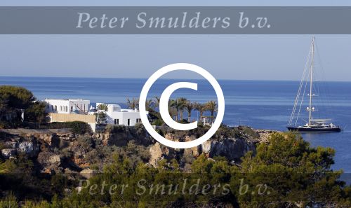 Ibiza 7 juni 2015
De laatste loodjes bij de verbouwing van het huis/villa van Yolanthe Sneijder Cabau en Wesley Sneijder op ibiza