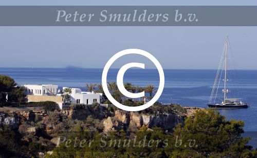 Ibiza 7 juni 2015
De laatste loodjes bij de verbouwing van het huis/villa van Yolanthe Sneijder Cabau en Wesley Sneijder op ibiza