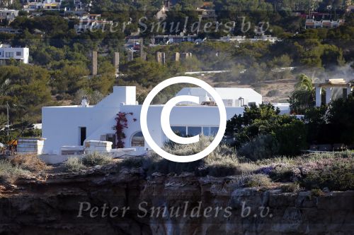 Ibiza 7 juni 2015
De laatste loodjes bij de verbouwing van het huis/villa van Yolanthe Sneijder Cabau en Wesley Sneijder op ibiza