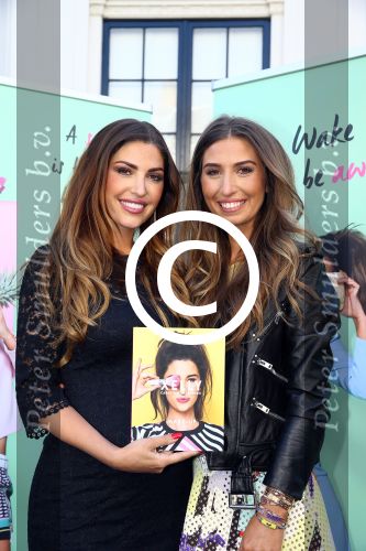 Amsterdam, 4 Juni 2015
Uitreiking boek Xelly Cabau v Kasbergen door haar huus Yolanthe Sneijder Cabau.