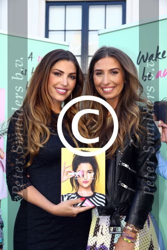 Amsterdam, 4 Juni 2015
Uitreiking boek Xelly Cabau v Kasbergen door haar huus Yolanthe Sneijder Cabau.