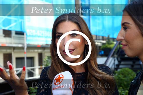 Amsterdam, 4 Juni 2015
Uitreiking boek Xelly Cabau v Kasbergen door haar huus Yolanthe Sneijder Cabau.