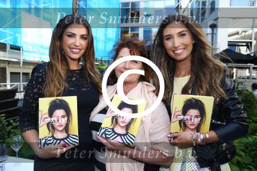 Amsterdam, 4 Juni 2015
Uitreiking boek Xelly Cabau v Kasbergen door haar huus Yolanthe Sneijder Cabau.