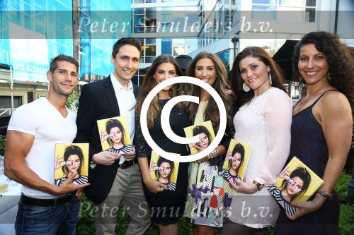 Amsterdam, 4 Juni 2015
Uitreiking boek Xelly Cabau v Kasbergen door haar huus Yolanthe Sneijder Cabau.