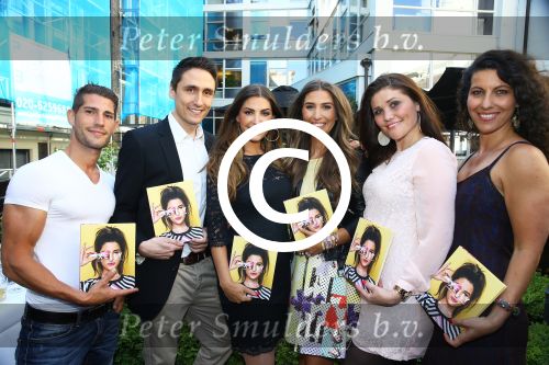 Amsterdam, 4 Juni 2015
Uitreiking boek Xelly Cabau v Kasbergen door haar huus Yolanthe Sneijder Cabau.
