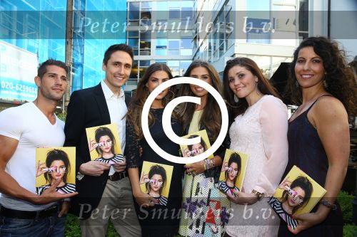 Amsterdam, 4 Juni 2015
Uitreiking boek Xelly Cabau v Kasbergen door haar huus Yolanthe Sneijder Cabau.