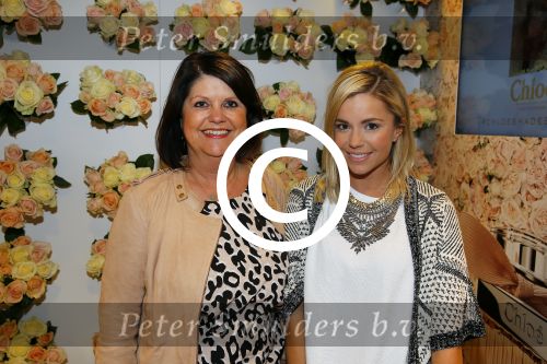 Amsterdam 6 mei 2015 
Presentatie nieuwe parfum van Cloe bij ici paris op de kalverstraat.
Yvonne Coldeweijer met moeder