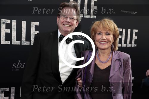 Amsterdam 31 mei 2016
Premiere nieuwste film van Paul Verhoeven Elle in Tuschinski.
Annemarie Oster met partner