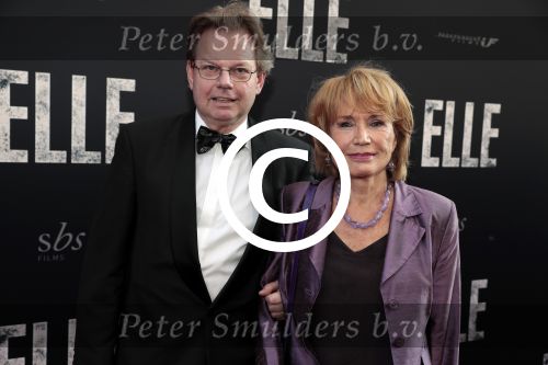 Amsterdam 31 mei 2016
Premiere nieuwste film van Paul Verhoeven Elle in Tuschinski.
Annemarie Oster met partner