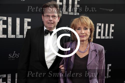 Amsterdam 31 mei 2016
Premiere nieuwste film van Paul Verhoeven Elle in Tuschinski.
Annemarie Oster met partner