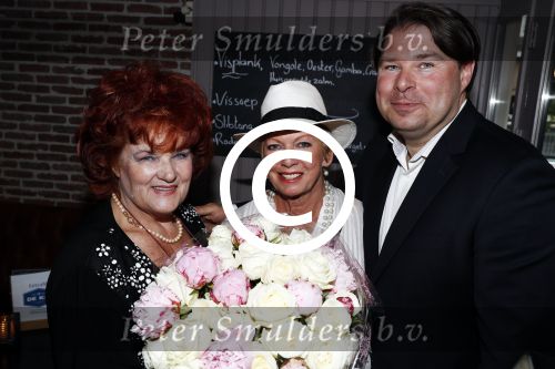 Hilversum 25 mei 2016
Feest Imca Marina vanwege 60 jarig artiesten jubileum en haar 75e verjaardag in de kei. Bart Peters Hans Wennekes en Vivian Boelen