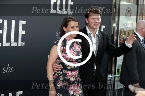 Amsterdam 31 mei 2016
Premiere nieuwste film van Paul Verhoeven Elle in Tuschinski.
Beau v Verven Dorens met zijn vrouw Selly