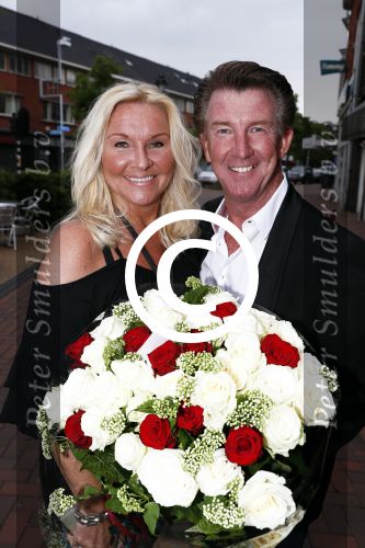 Hilversum 25 mei 2016
Feest Imca Marina vanwege 60 jarig artiesten jubileum en haar 75e verjaardag in de kei. Dario met vrouw