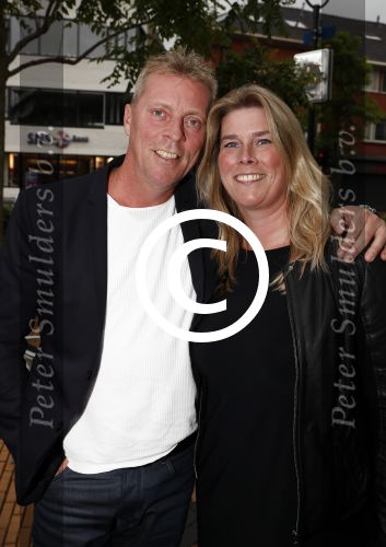 Hilversum 25 mei 2016
Feest Imca Marina vanwege 60 jarig artiesten jubileum en haar 75e verjaardag in de kei. Dave Heijneman met vrouw