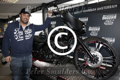 Amsterdam 22 maart 2013
Presentatie Buddha to Buddha en Harley davidson motor. Dennis Rugenbregt en Batul Loomans
Peter Smulders bv