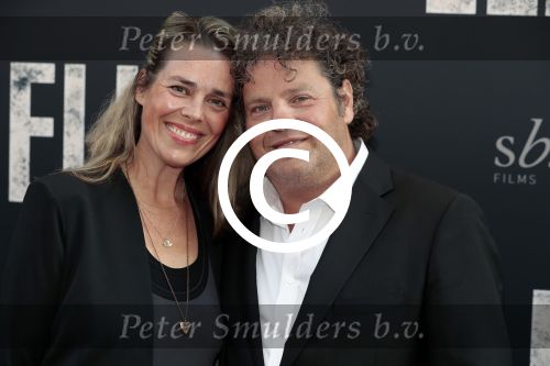 Amsterdam 31 mei 2016
Premiere nieuwste film van Paul Verhoeven Elle in Tuschinski.
Dirk Zeelenberg met vrouw Suus