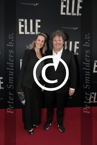 Amsterdam 31 mei 2016
Premiere nieuwste film van Paul Verhoeven Elle in Tuschinski.
Dirk Zeelenberg met vrouw Suus