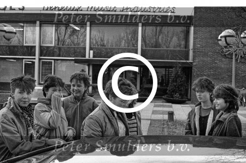 Weert, 20 Februari 1984
Doe Maar stopt en is op het kantoor van Johhny Hoes van Platenmaatschappij Telstar.
Op de foto drummer Jan Pijnenburg
