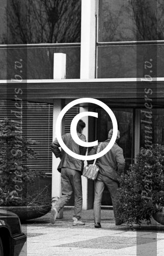 Weert, 20 Februari 1984
Doe Maar stopt en is op het kantoor van Johhny Hoes van Platenmaatschappij Telstar.
Op de foto drummer Jan Pijnenburg