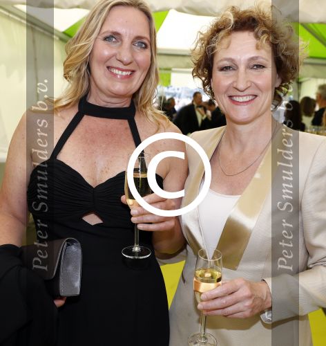 Amsterdam 4 juni 2016
Amsterdam Dam diner in de HMH tbv het aidsfonds. Dominqie v d Heyde met Annet de Jong