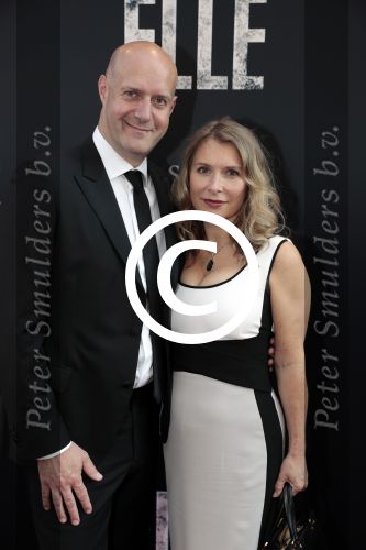 Amsterdam 31 mei 2016
Premiere nieuwste film van Paul Verhoeven Elle in Tuschinski.
Elle v Rijn met partner