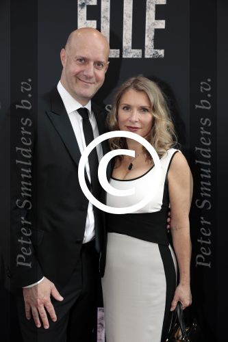 Amsterdam 31 mei 2016
Premiere nieuwste film van Paul Verhoeven Elle in Tuschinski.
Elle v Rijn met partner
