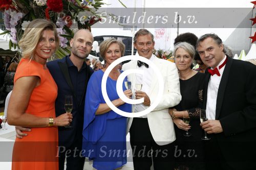 Amsterdam 4 juni 2016
Amsterdam Dam diner in de HMH tbv het aidsfonds.
Renate en Erben Wennemars met vrienden