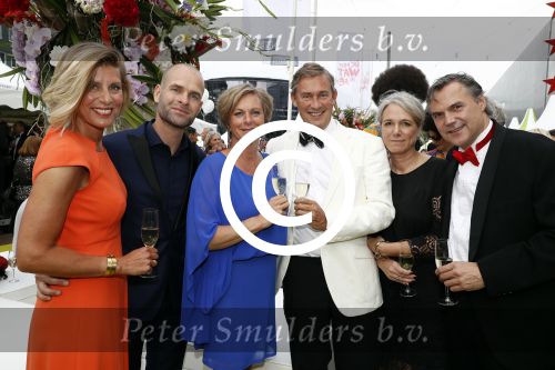 Amsterdam 4 juni 2016
Amsterdam Dam diner in de HMH tbv het aidsfonds.
Renate en Erben Wennemars met vrienden
