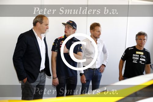 Zandvoort 4 juni 2016
Jumbo familie racedagen op Zandvoort met oa Max Verstappen en zijn Red Bull race auto. Frits v Eerd Prins Bernhard jr en Jan Lammers