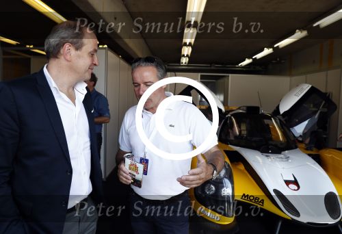 Zandvoort 4 juni 2016
Jumbo familie racedagen op Zandvoort met oa Max Verstappen en zijn Red Bull race auto. Frits van Eerd en Raymond Vermeulen
