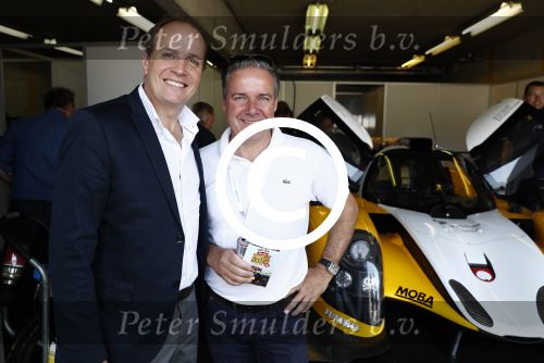 Zandvoort 4 juni 2016
Jumbo familie racedagen op Zandvoort met oa Max Verstappen en zijn Red Bull race auto. Frits van Eerd en Raymond Vermeulen